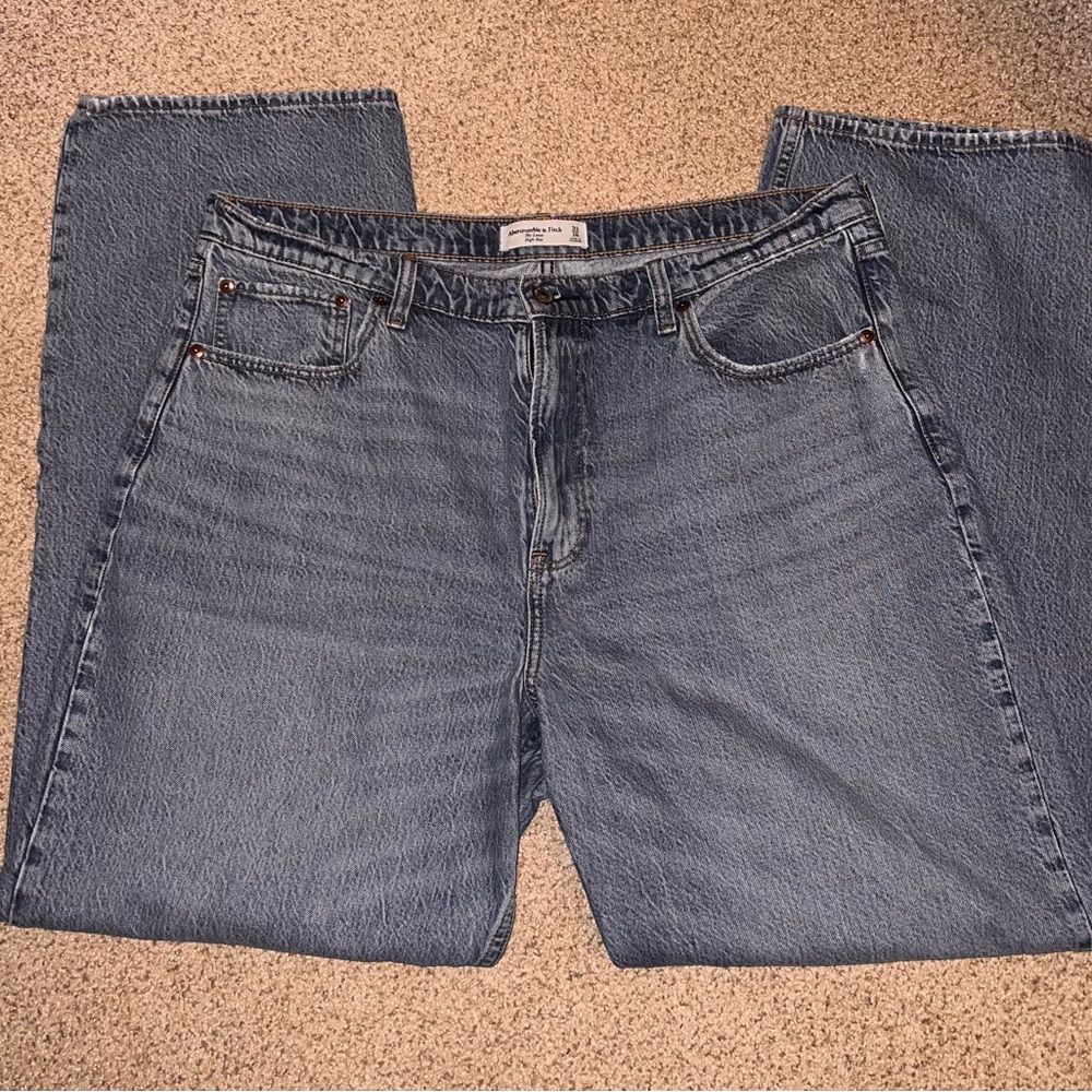 Abercrombie & Fitch High-Rise Straight Leg Jeans - Light Blue - Picture 3 of 4